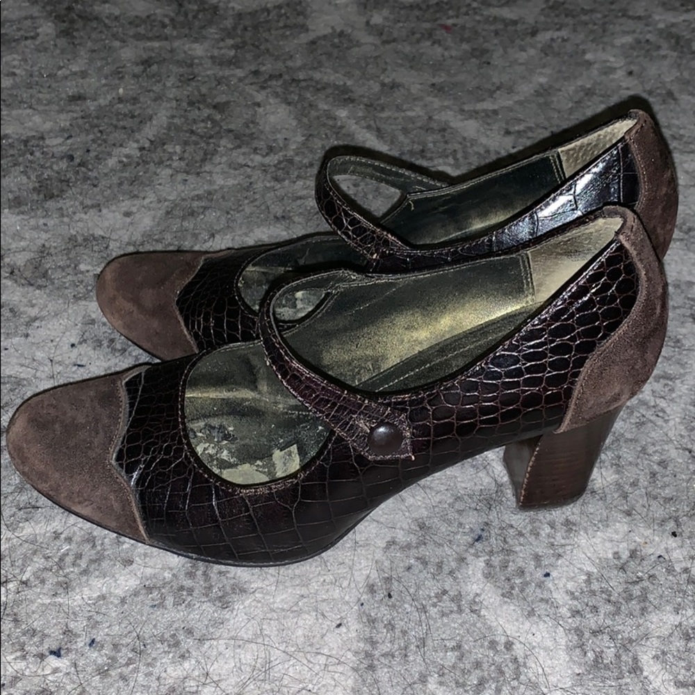 Franco Sarto Chocolate Round Toe Pumps Size